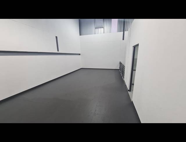 164M² WAREHOUSE TO LET IN RIVERHORSE VALLEY